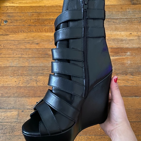 Black Goth multi-buckled open toe wedged shoe - Picture 8 of 8